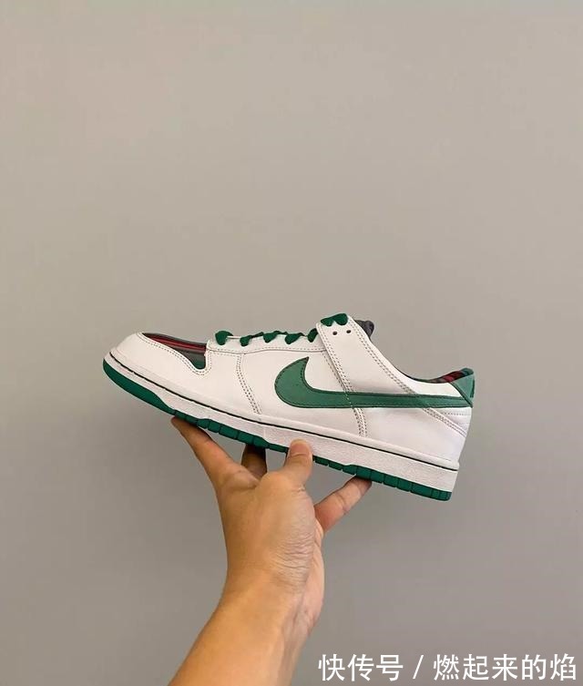 nike Travis Scott 上脚新倒钩,冲得到算我输丨潮鞋上脚!