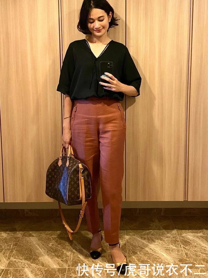 能将基础色穿得这么高级，我只服她，这才是成熟女人的穿衣典范