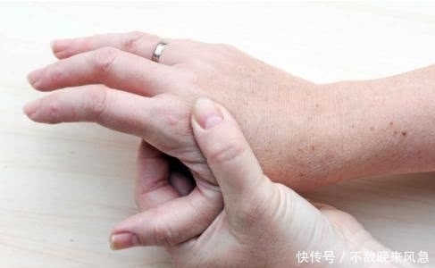 晚上睡觉时,身体一旦有这5种变化,说明你的血糖已“超标”!