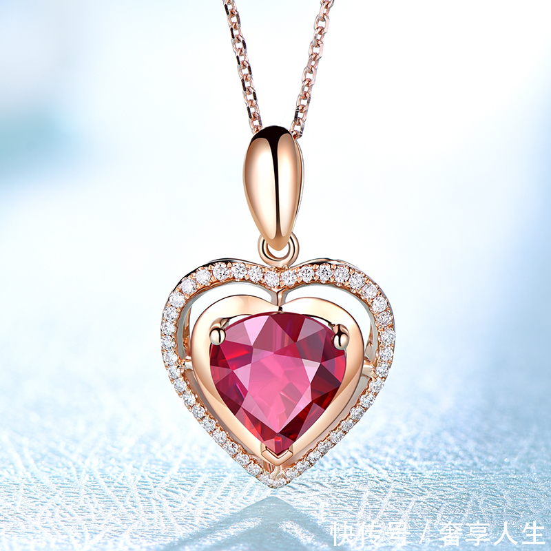 未来轻奢时尚珠宝首饰仍是年轻人首选，珠宝租赁更可以天天换戴