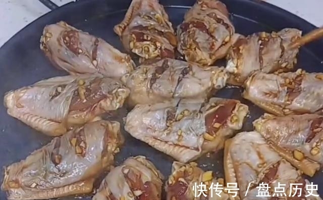 手指|这样做的蒜香鸡翅，老婆吃到吮手指，直呼太香没吃够