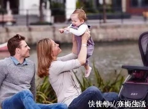 身体不适|新生婴儿别太早抱出门,有的家长都过早的抱出门,这对孩子不利
