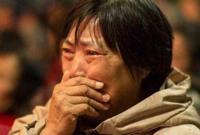 双胞胎姐妹|双胞胎高考仅差5分,10年后却变成“两个世界”的人,妈妈:后悔