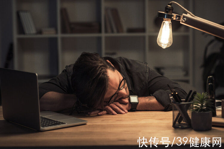 张水|再三提醒：除了饮酒，这4种行为也会诱发痛风，现在知道还不晚