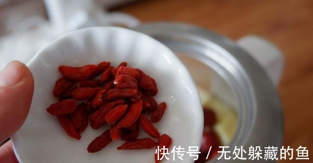 清甜|苹果银耳羹,清甜可口,营养好喝,女人要常喝!