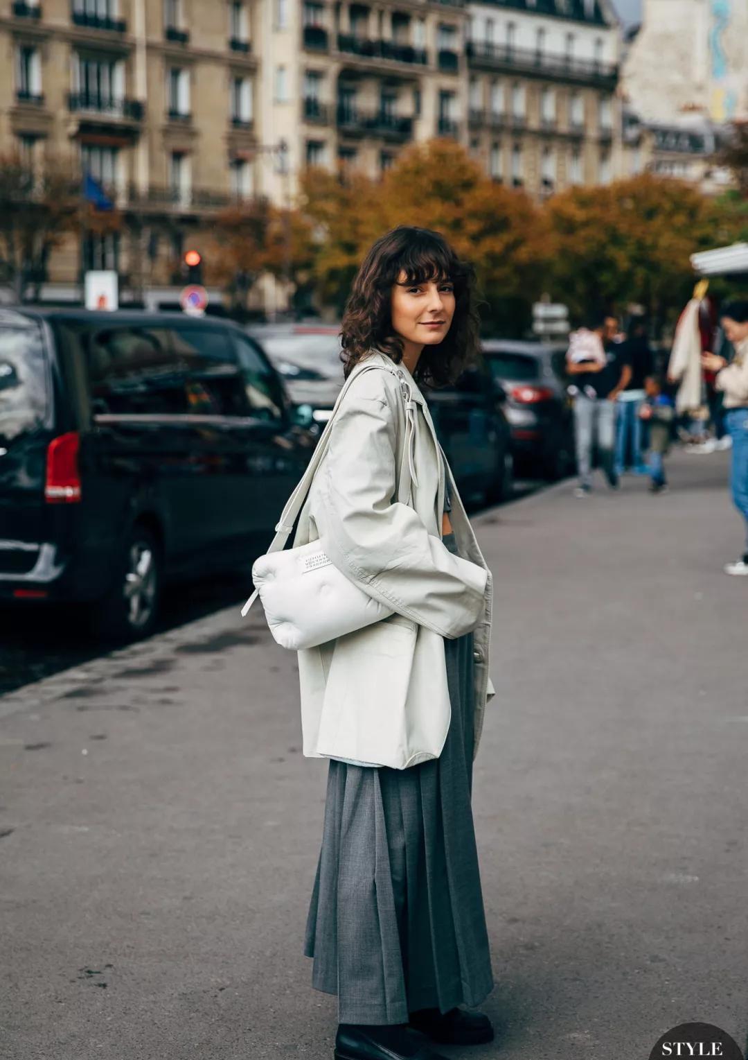 2021时尚秀场:开年时髦穿搭套路:“上短下长”,今天开始流行?