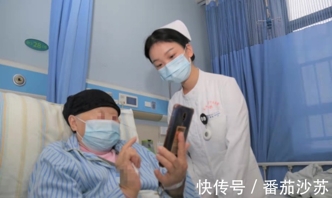 两个儿子|60多岁乳腺癌大妈,2年一人住院治疗,16名“护士女儿”轮值家属