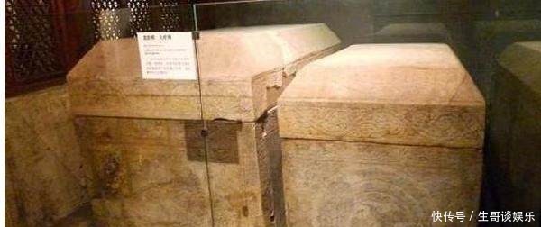 他们生前都是帝王将相,可是死后有人的墓变成粪坑,有人的遗骨被丢到粪坑!