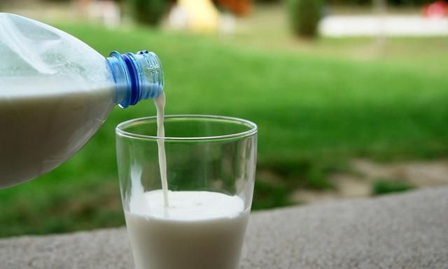 食物|牛奶是胃病的“发物”吗?建议:胃不好的人,这3种食物需少碰