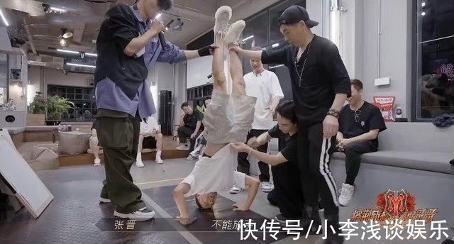 哥哥们|《披荆斩棘》黄征毫无存在感,分组后依然独居,不站队成最大问题