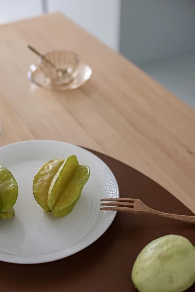 收纳|这对夫妻的“穷装风”新家,明亮又舒适,证明了越简单越美好!