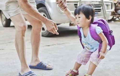 乞丐|6岁乞丐街头认出妈妈，妈妈却拒绝相认：你认错了，我的孩子在家