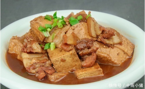 豆腐不要红烧了,教你一道东北压锅豆腐,10分钟出锅,简单又好吃