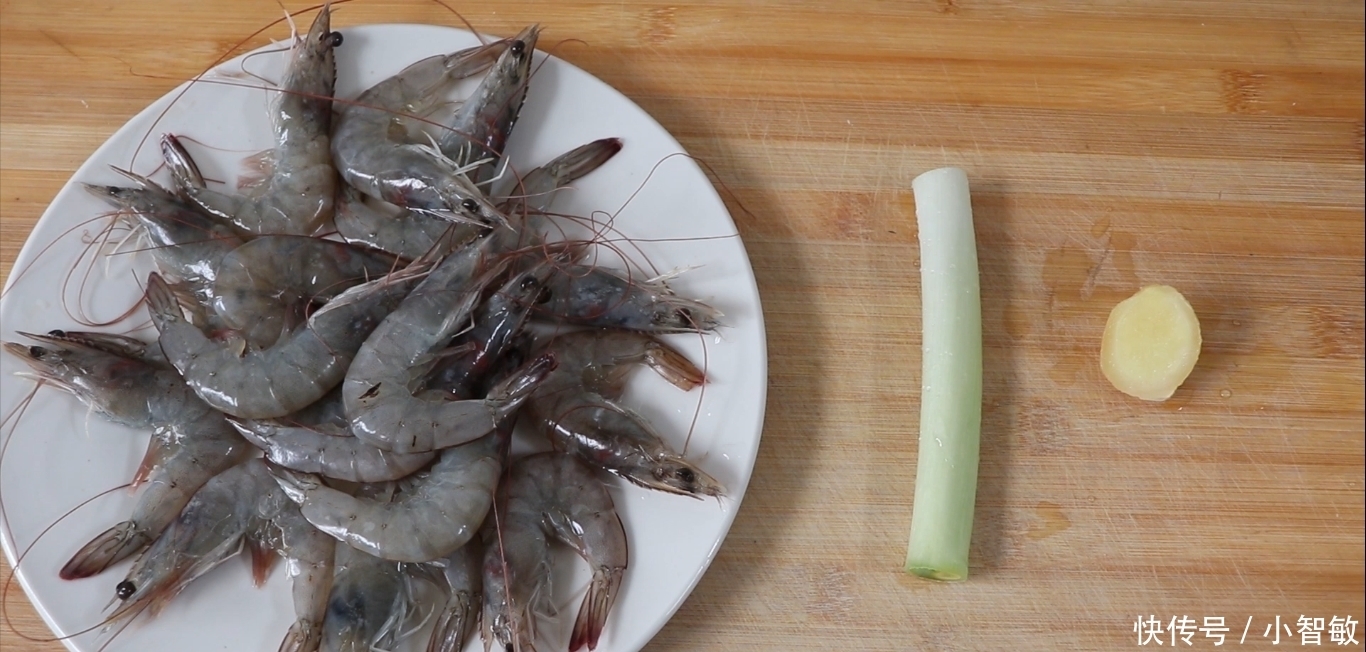 方法|油焖大虾不要直接闷,按小鱼的方法做,又鲜又嫩,还没有腥味