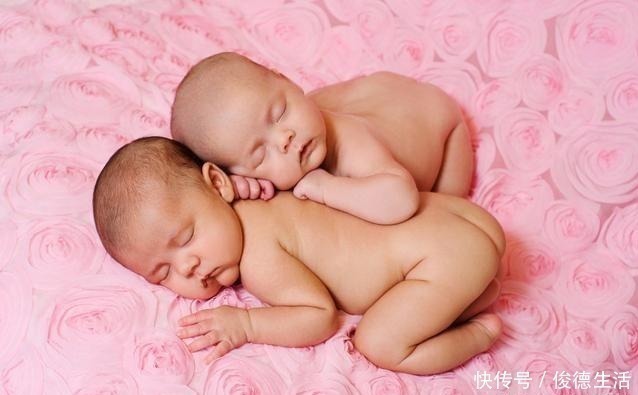 娜娜|双胞胎妹妹吃母乳,姐姐吃奶粉,5个月后两个宝宝的差别让人心疼