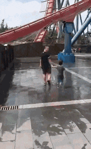 |搞笑GIF：不同年龄女人走路的区别