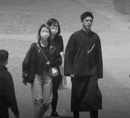 《极限挑战》新一轮录制路透，邓伦生图帅气，我却对霸气李现着迷