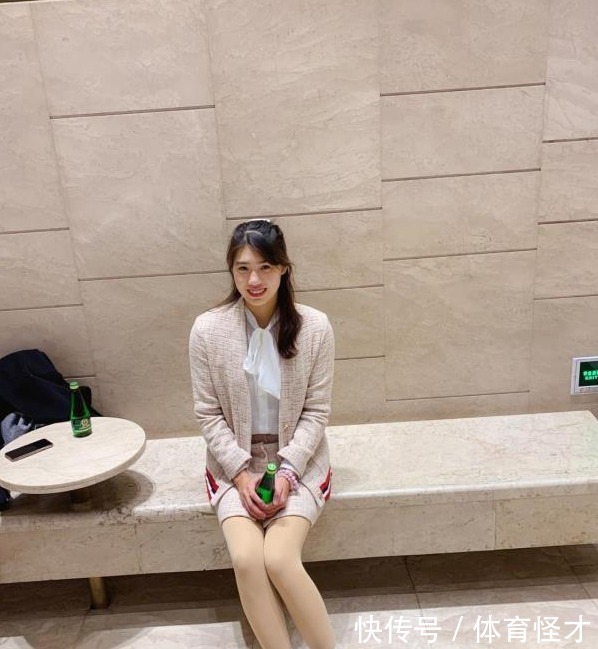 沈铎|汪顺微信头像是张雨霏,教她五连比心,游泳队金童玉女要组CP?