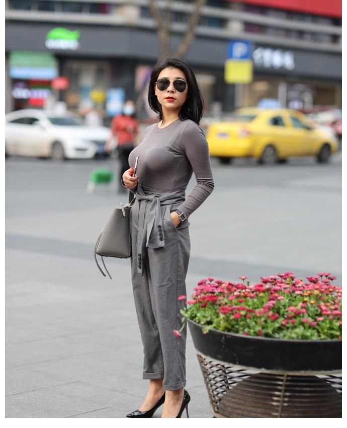 西装裤 针织衫搭配西装裤，时髦又有魅力，轻松打造“女强人”形象！