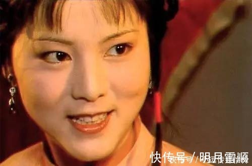 王熙凤|袭人为了上位不择手段,这个丫环默默无闻,却赢得了所有人的尊重