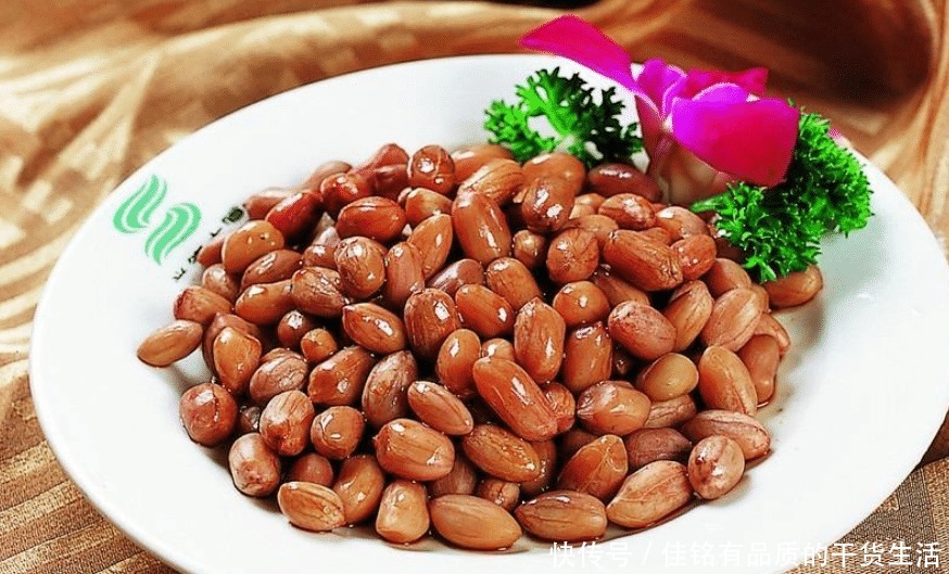 花生|炸花生米时,万万不可只放油,多加1步,花生酥脆,放7天不返潮