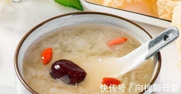 煮银耳汤,泡发后直接煮是错的,学会2个小技巧,出胶又多又快速