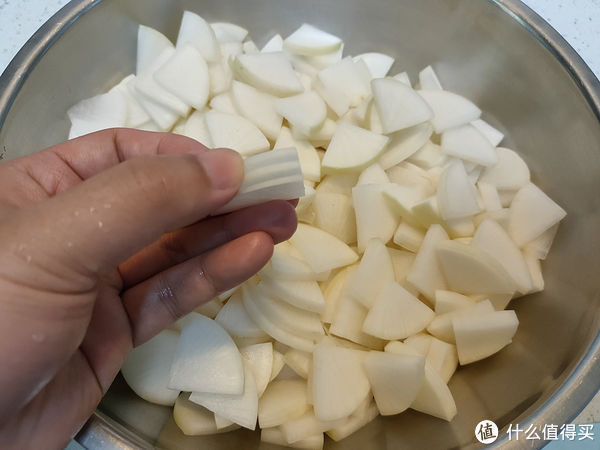 酒店里不外传的秘制酱萝卜,泡半天就能吃,酸甜微辣嘎嘣脆