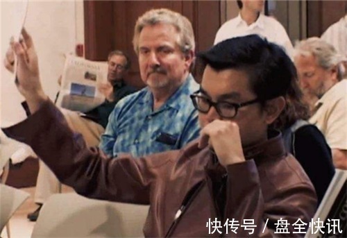 拍卖会#一群美国富翁想救华裔小哥出狱,不为别的,只因他造的假酒太好喝