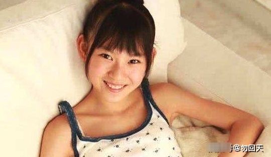 女孩|女孩第一次来月经,若小于这个年龄,偷乐吧,对孩子发育有好处