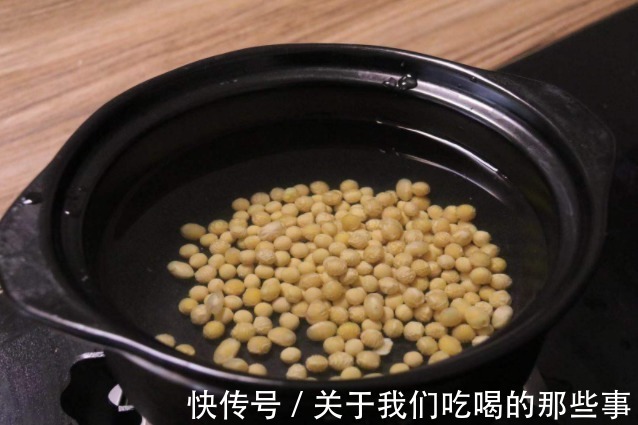 自制|自制豆浆,豆子泡后别直接打,先做1步,豆浆细腻无渣,香浓顺滑