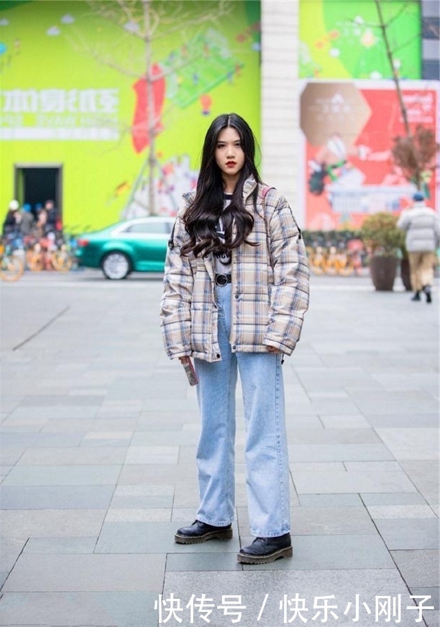 时尚街拍，对于气质搭配来说，裙装肯定占了很大部分位置