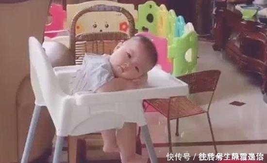 岁月静|妈妈喂完宝宝,自己赶忙吃饭,回头看到宝宝的眼神,再累也都值了