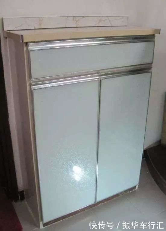云石胶|婆婆在客厅用瓷砖做了个鞋柜,完工后效果非常好,上门的人多