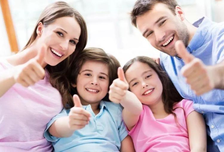 孩子|宝宝出现3种“怪异”行为，家长偷着乐吧，孩子智商低不了