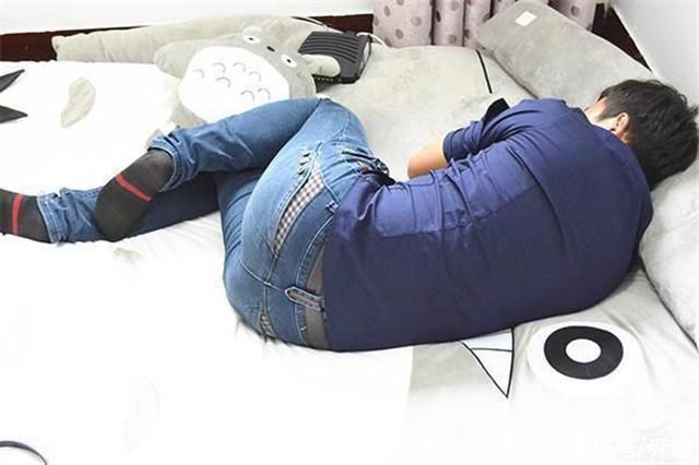 被子|俗语:“人睡三觉，命比纸薄”，什么情况下睡觉对人体危害大?