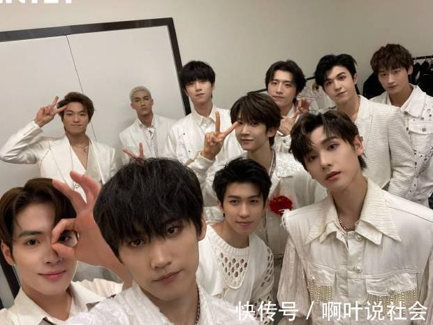 受益者|818晚會周深唱功被贊,INTO1和TH9拼造型,卜凡成為受益者