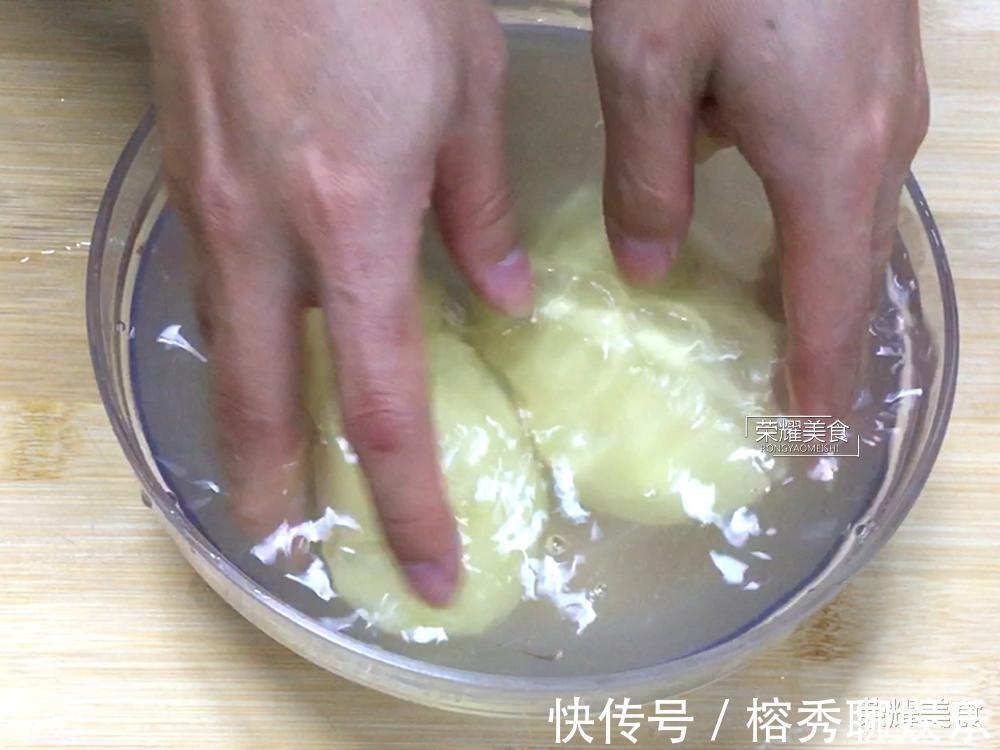 步骤|炒土豆丝时，有的人在第一步就做错了，多加一个步骤，爽脆不发黑