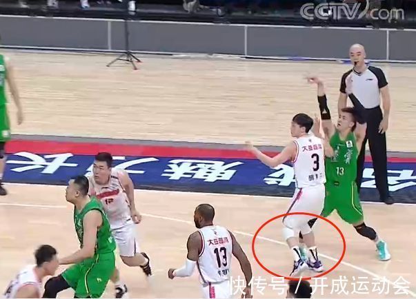 广东男篮|种族歧视?辽宁球迷真为中国争光:堵广东大巴,怒喊威姆斯为X人