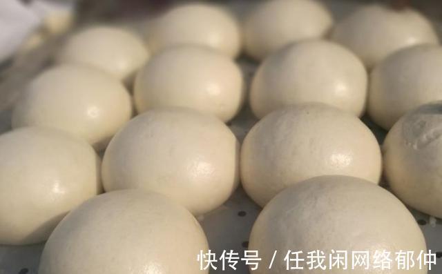 不要傻傻用酵母发面了,只需用它2分钟,做出馒头又发又好吃的