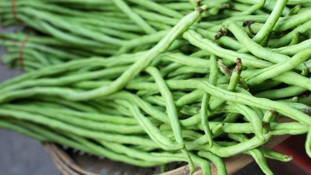 买豆角时,遇见这4种豆角,白送都不要,菜农内行人