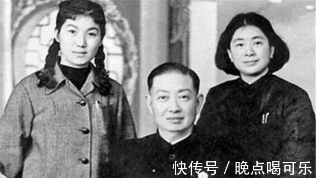 相处|2女共侍一夫,却相处融洽,生前“三人行”,死后埋入同一墓穴