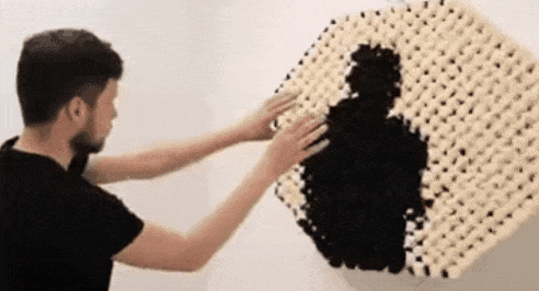 |搞笑GIF:三个可爱姑娘,这烟吹的好给满分!