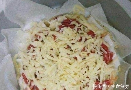 老公把鸡蛋打进电饭锅和米一起煮, 15分钟后,锅都被家人舔干净了