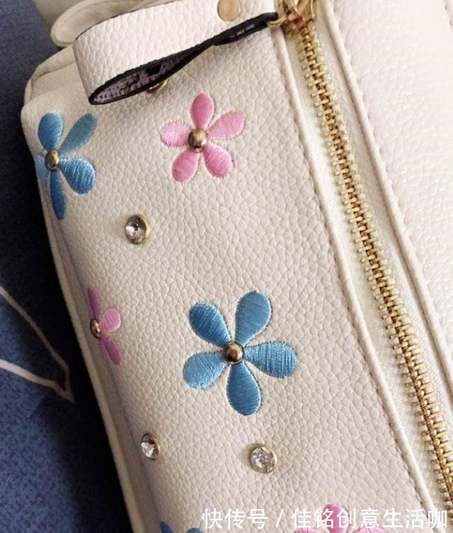 双肩包 很时尚的迷你双肩包，又靓又能装，女童出行必备！