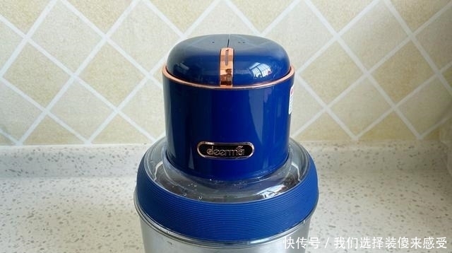 三月,这野菜鲜美可口,做成锅贴鲜嫩多汁又美味,吃货不要错过