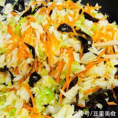 包子|吃了这碗全素馅五目包子,一口下肚感觉超暖