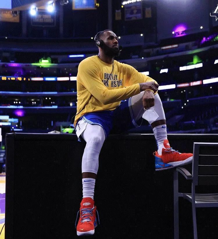 SNKRS 页面曝光！詹姆斯上脚 LBJ18「恭喜发财」 周日发售！