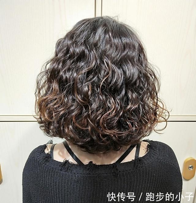 洋气|中老年女性发型怎么剪不妨先看看这10几款,蓬松时尚显气质