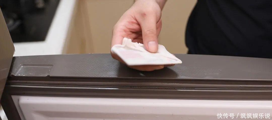 绒布|冰箱封条发霉了不用愁，一个小窍门教你轻松洗干净，方法简单省事