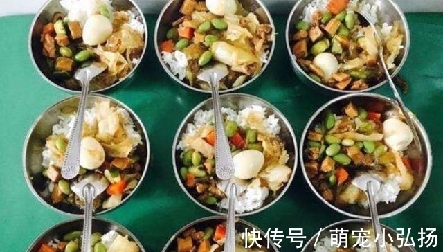 午餐|“妈妈我在幼儿园吃了2碗饭”,看完午餐照片后,妈妈却表示酸了